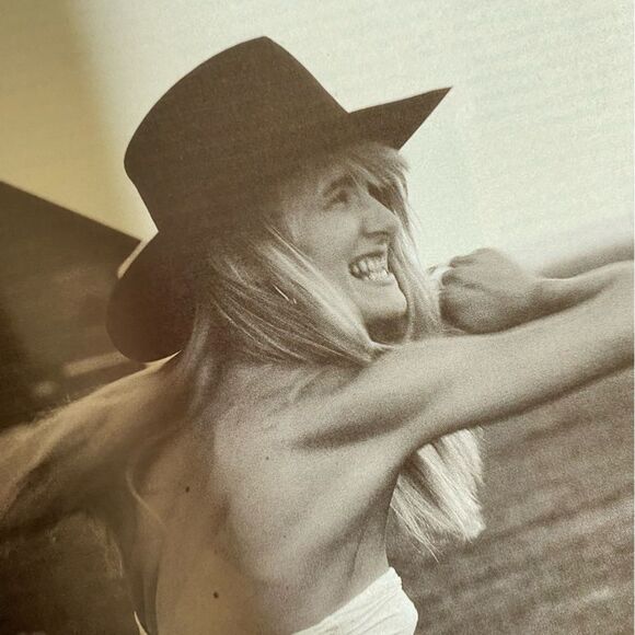 Laura Dern - Interview magazine - September 1990, Keanu Reeves, Flavor Flav - Picture 5 of 12